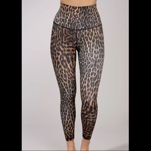 NWOT Yogalicious Lux Cheetah Leggings